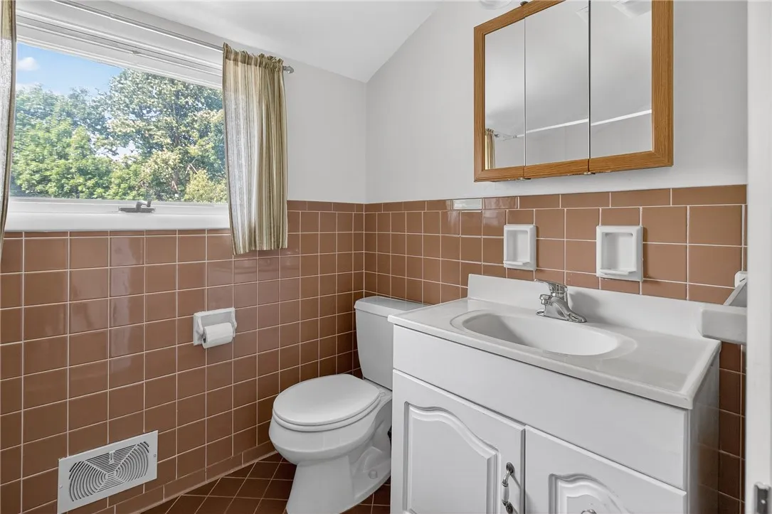 50 Greenvale Drive, Brighton, New York 14618, Brighton, New York 14618, 4 Bedrooms Bedrooms, 7 Rooms Rooms,1 BathroomBathrooms,Residential,For Sale,50 Greenvale Drive, Brighton, New York 14618,R1619467