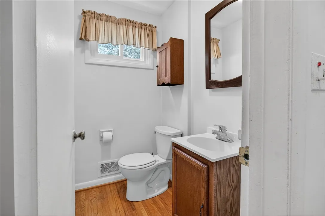 POWDER RM EVEN HAS HARDWOOD FLOORING