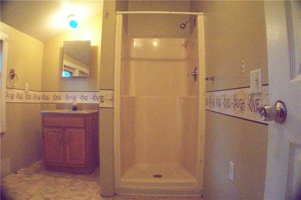 Upstairs Bath 2nd