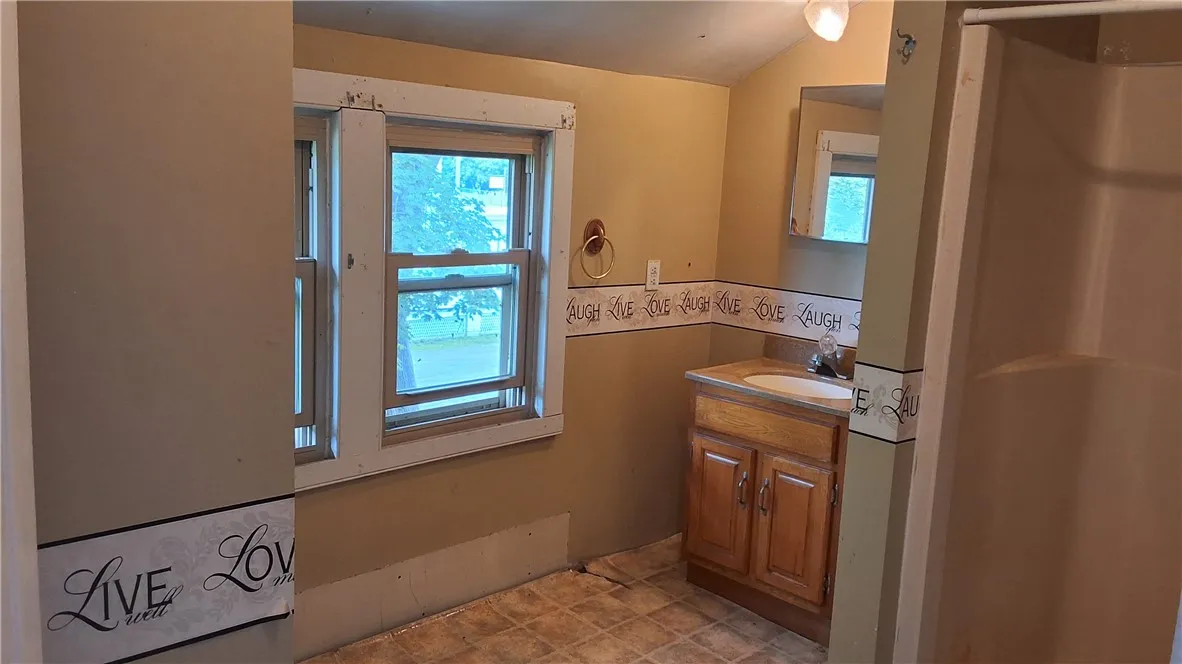 Upstairs Bath 2nd