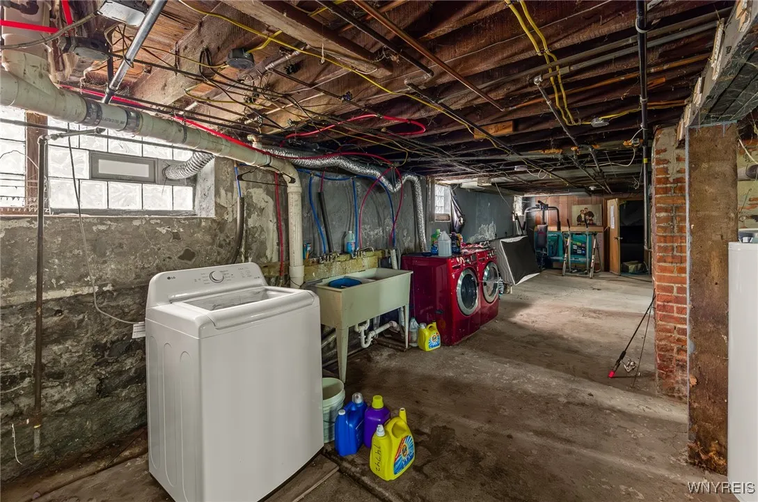 180 Rhode Island Street, Buffalo, New York 14213, Buffalo, New York 14213, 6 Bedrooms Bedrooms, ,2 BathroomsBathrooms,Residential,For Sale,180 Rhode Island Street, Buffalo, New York 14213,B1622994
