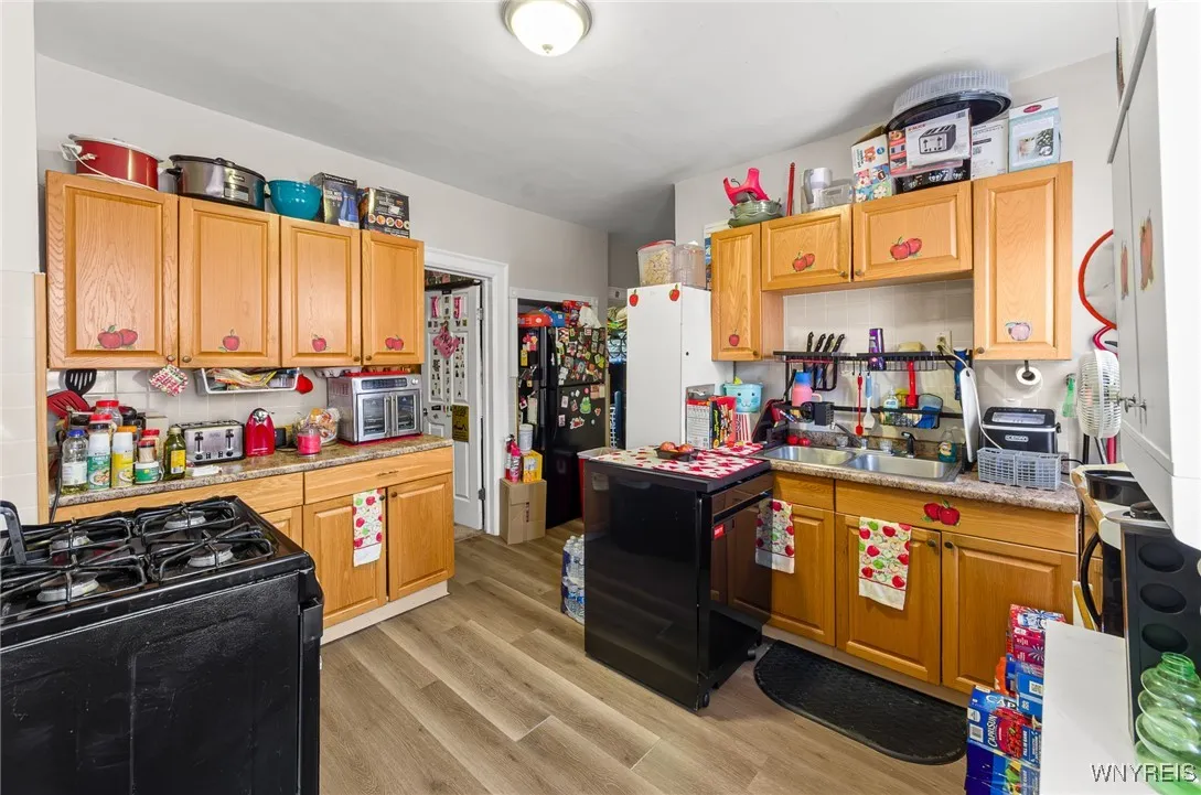 180 Rhode Island Street, Buffalo, New York 14213, Buffalo, New York 14213, 6 Bedrooms Bedrooms, ,2 BathroomsBathrooms,Residential,For Sale,180 Rhode Island Street, Buffalo, New York 14213,B1622994