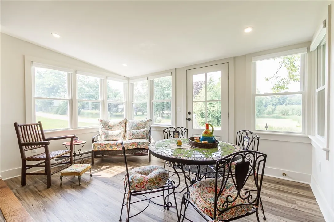 Morning room/dining area