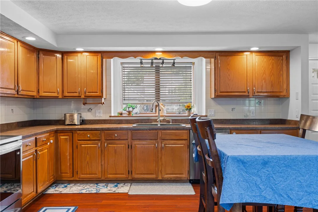 90 Sewilo Hills Drive, Irondequoit, New York 14622, Irondequoit, New York 14622, 3 Bedrooms Bedrooms, 7 Rooms Rooms,2 BathroomsBathrooms,Residential,For Sale,90 Sewilo Hills Drive, Irondequoit, New York 14622,R1618006