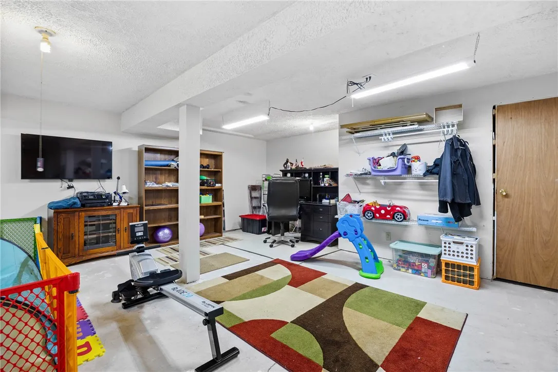 90 Sewilo Hills Drive, Irondequoit, New York 14622, Irondequoit, New York 14622, 3 Bedrooms Bedrooms, 7 Rooms Rooms,2 BathroomsBathrooms,Residential,For Sale,90 Sewilo Hills Drive, Irondequoit, New York 14622,R1618006