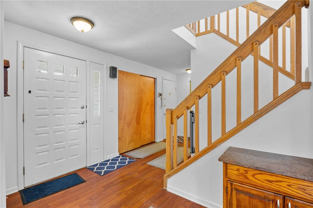 90 Sewilo Hills Drive, Irondequoit, New York 14622, Irondequoit, New York 14622, 3 Bedrooms Bedrooms, 7 Rooms Rooms,2 BathroomsBathrooms,Residential,For Sale,90 Sewilo Hills Drive, Irondequoit, New York 14622,R1618006