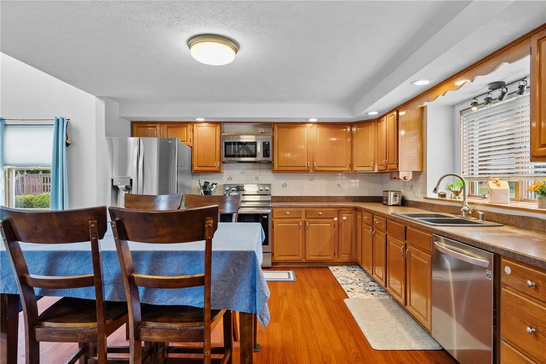 90 Sewilo Hills Drive, Irondequoit, New York 14622, Irondequoit, New York 14622, 3 Bedrooms Bedrooms, 7 Rooms Rooms,2 BathroomsBathrooms,Residential,For Sale,90 Sewilo Hills Drive, Irondequoit, New York 14622,R1618006