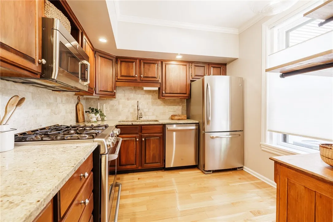 1569 East Ave, Rochester, New York 14610, Rochester, New York 14610, 4 Bedrooms Bedrooms, 7 Rooms Rooms,2 BathroomsBathrooms,Residential,For Sale,1569 East Ave, Rochester, New York 14610,R1620186