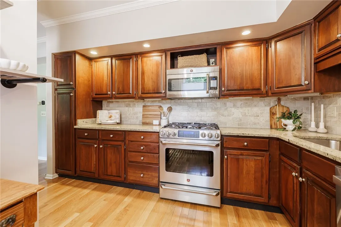 1569 East Ave, Rochester, New York 14610, Rochester, New York 14610, 4 Bedrooms Bedrooms, 7 Rooms Rooms,2 BathroomsBathrooms,Residential,For Sale,1569 East Ave, Rochester, New York 14610,R1620186