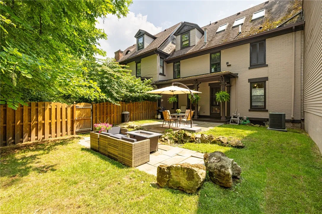 1569 East Ave, Rochester, New York 14610, Rochester, New York 14610, 4 Bedrooms Bedrooms, 7 Rooms Rooms,2 BathroomsBathrooms,Residential,For Sale,1569 East Ave, Rochester, New York 14610,R1620186