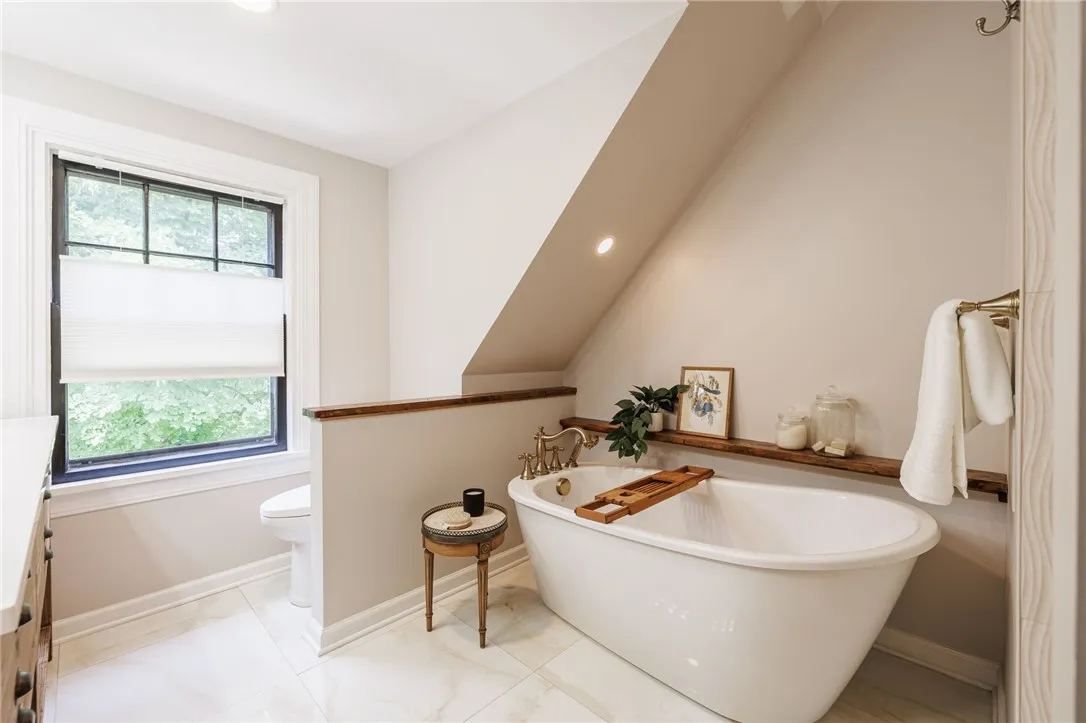 1569 East Ave, Rochester, New York 14610, Rochester, New York 14610, 4 Bedrooms Bedrooms, 7 Rooms Rooms,2 BathroomsBathrooms,Residential,For Sale,1569 East Ave, Rochester, New York 14610,R1620186