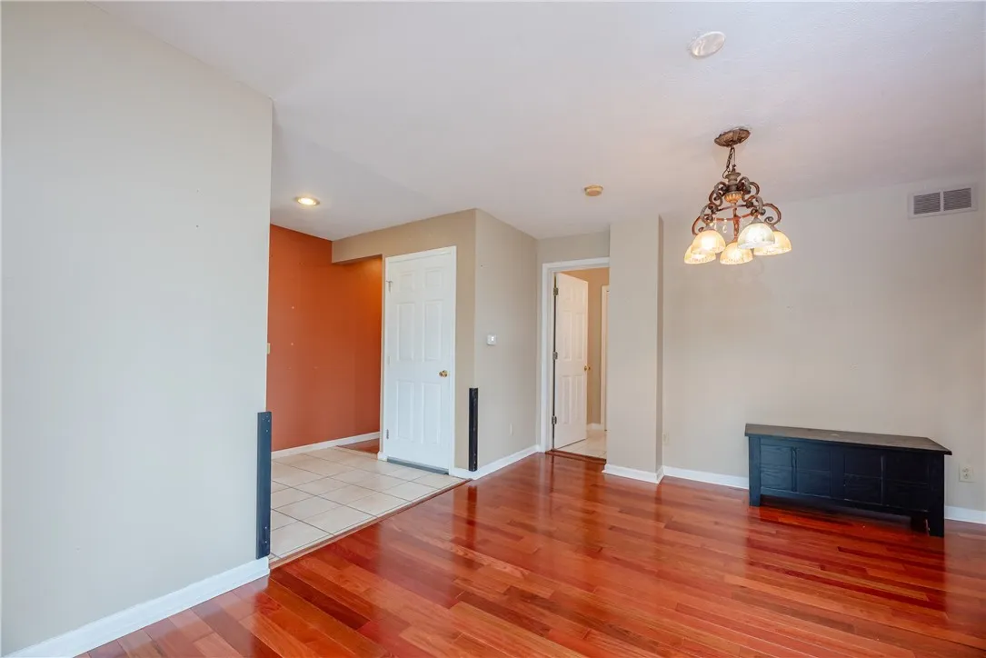 1223 Lexington Avenue, Rochester, New York 14606, Rochester, New York 14606, 3 Bedrooms Bedrooms, 6 Rooms Rooms,2 BathroomsBathrooms,Residential,For Sale,1223 Lexington Avenue, Rochester, New York 14606,R1622432