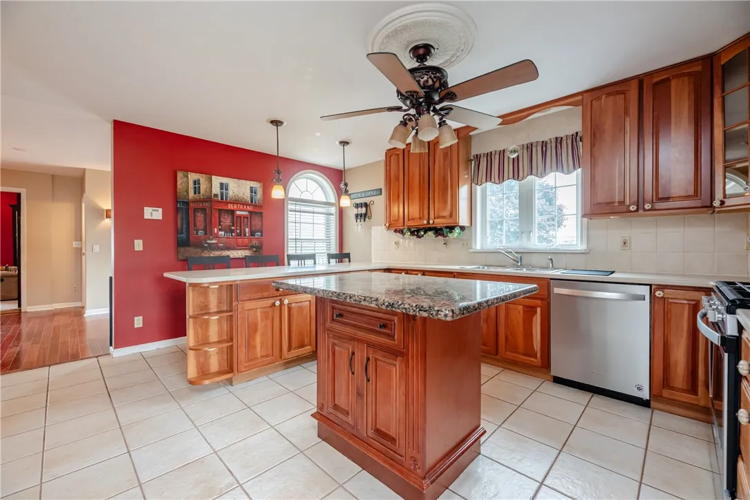1223 Lexington Avenue, Rochester, New York 14606, Rochester, New York 14606, 3 Bedrooms Bedrooms, 6 Rooms Rooms,2 BathroomsBathrooms,Residential,For Sale,1223 Lexington Avenue, Rochester, New York 14606,R1622432