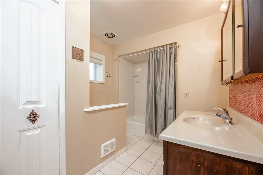 1223 Lexington Avenue, Rochester, New York 14606, Rochester, New York 14606, 3 Bedrooms Bedrooms, 6 Rooms Rooms,2 BathroomsBathrooms,Residential,For Sale,1223 Lexington Avenue, Rochester, New York 14606,R1622432