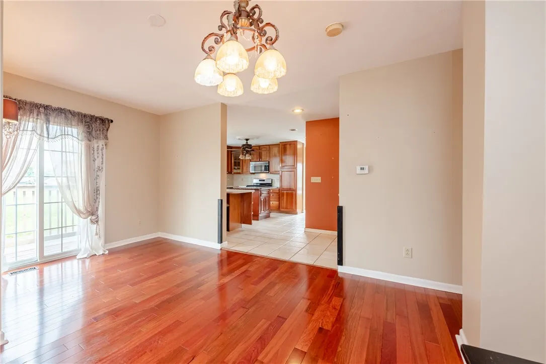 1223 Lexington Avenue, Rochester, New York 14606, Rochester, New York 14606, 3 Bedrooms Bedrooms, 6 Rooms Rooms,2 BathroomsBathrooms,Residential,For Sale,1223 Lexington Avenue, Rochester, New York 14606,R1622432