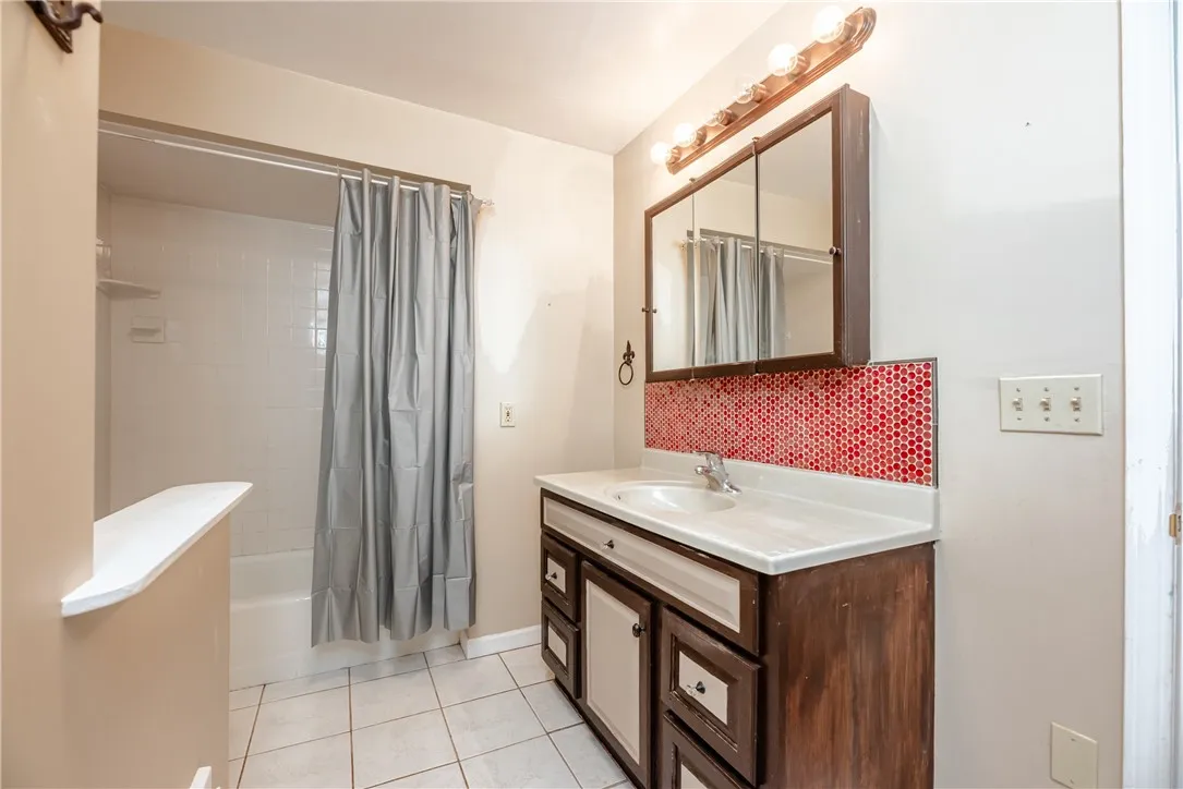 1223 Lexington Avenue, Rochester, New York 14606, Rochester, New York 14606, 3 Bedrooms Bedrooms, 6 Rooms Rooms,2 BathroomsBathrooms,Residential,For Sale,1223 Lexington Avenue, Rochester, New York 14606,R1622432