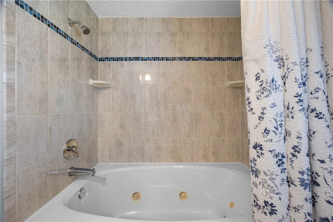 30 Olde Tavern Circle, Greece, New York 14612, Greece, New York 14612, 4 Bedrooms Bedrooms, 10 Rooms Rooms,2 BathroomsBathrooms,Residential,For Sale,30 Olde Tavern Circle, Greece, New York 14612,R1620407