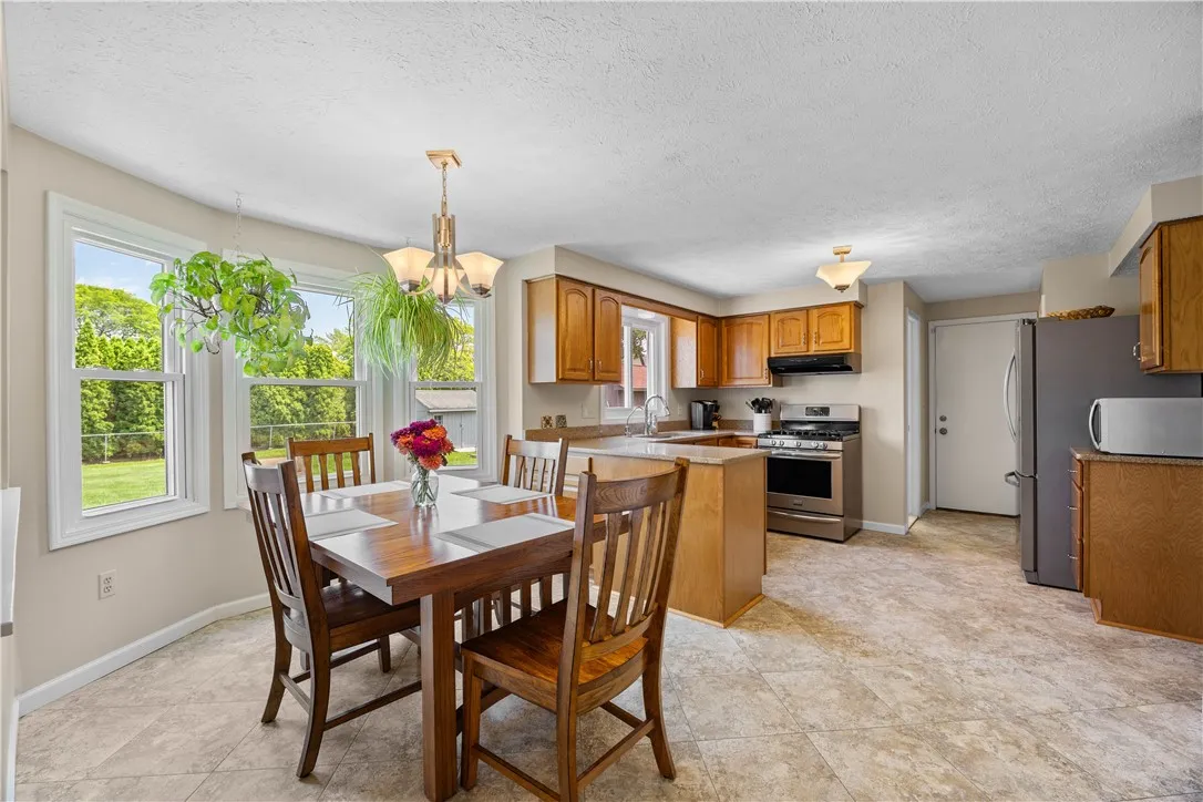 30 Olde Tavern Circle, Greece, New York 14612, Greece, New York 14612, 4 Bedrooms Bedrooms, 10 Rooms Rooms,2 BathroomsBathrooms,Residential,For Sale,30 Olde Tavern Circle, Greece, New York 14612,R1620407