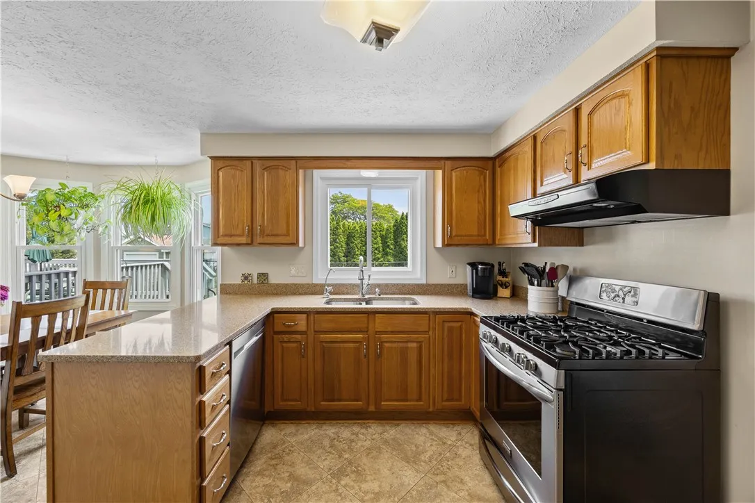 30 Olde Tavern Circle, Greece, New York 14612, Greece, New York 14612, 4 Bedrooms Bedrooms, 10 Rooms Rooms,2 BathroomsBathrooms,Residential,For Sale,30 Olde Tavern Circle, Greece, New York 14612,R1620407