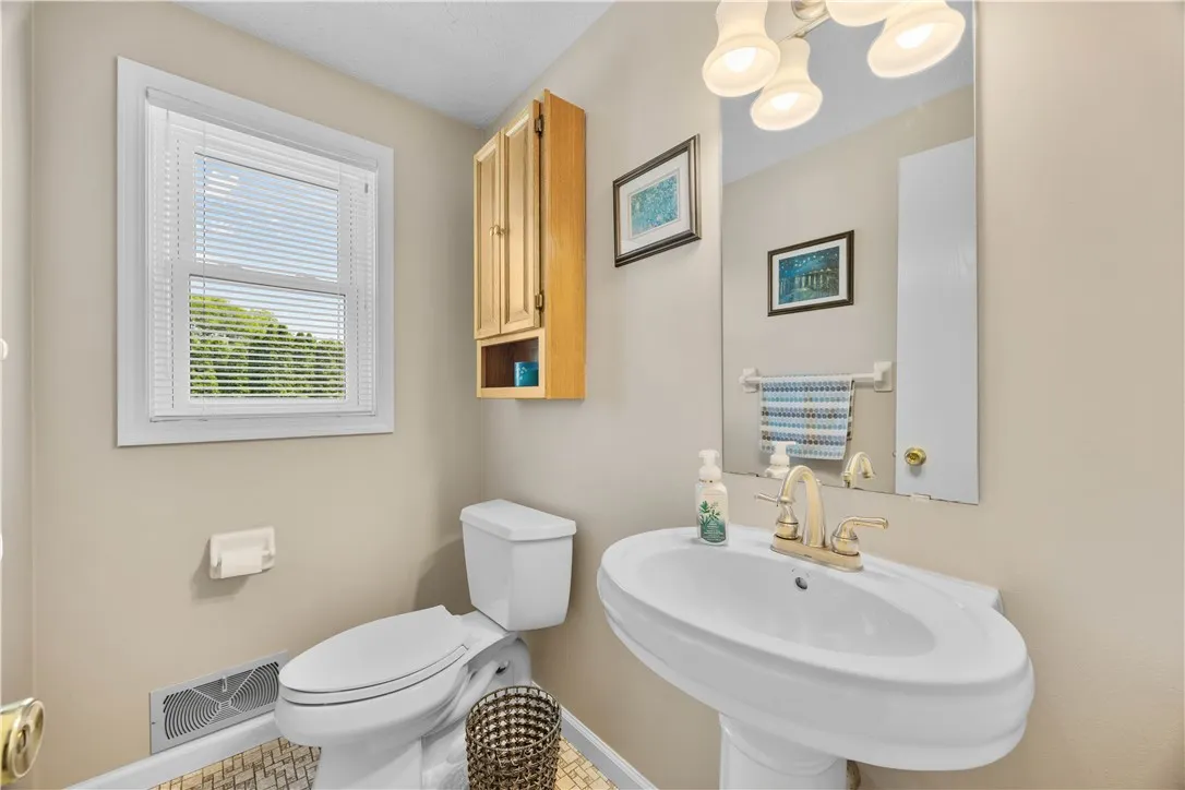 30 Olde Tavern Circle, Greece, New York 14612, Greece, New York 14612, 4 Bedrooms Bedrooms, 10 Rooms Rooms,2 BathroomsBathrooms,Residential,For Sale,30 Olde Tavern Circle, Greece, New York 14612,R1620407