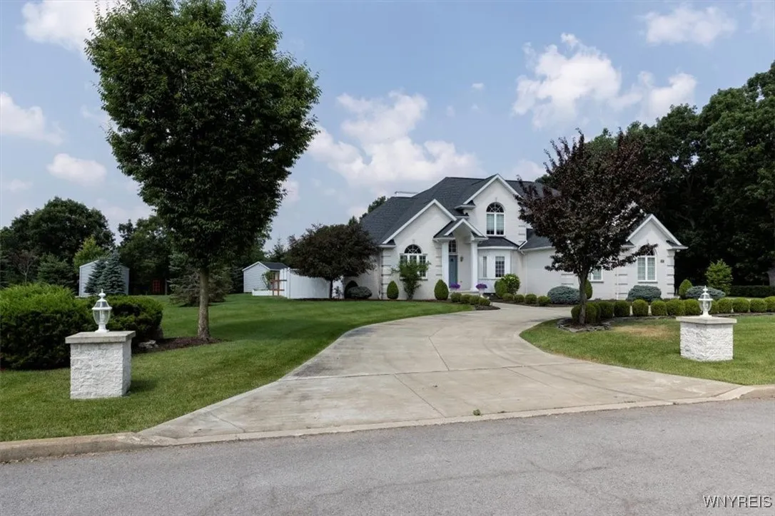 4550 West Boncrest Dr W Drive, Clarence, New York, Clarence, New York 14221, 3 Bedrooms Bedrooms, 9 Rooms Rooms,2 BathroomsBathrooms,Residential,For Sale,4550 West Boncrest Dr W Drive, Clarence, New York ,B1623277