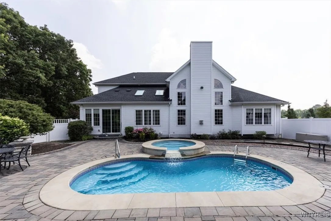 4550 West Boncrest Dr W Drive, Clarence, New York, Clarence, New York 14221, 3 Bedrooms Bedrooms, 9 Rooms Rooms,2 BathroomsBathrooms,Residential,For Sale,4550 West Boncrest Dr W Drive, Clarence, New York ,B1623277
