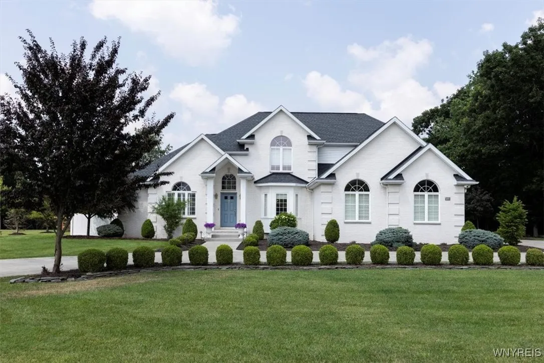 4550 West Boncrest Dr W Drive, Clarence, New York, Clarence, New York 14221, 3 Bedrooms Bedrooms, 9 Rooms Rooms,2 BathroomsBathrooms,Residential,For Sale,4550 West Boncrest Dr W Drive, Clarence, New York ,B1623277