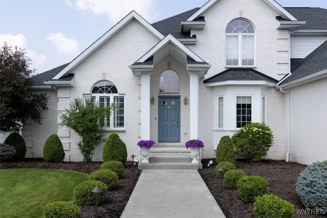 4550 West Boncrest Dr W Drive, Clarence, New York, Clarence, New York 14221, 3 Bedrooms Bedrooms, 9 Rooms Rooms,2 BathroomsBathrooms,Residential,For Sale,4550 West Boncrest Dr W Drive, Clarence, New York ,B1623277
