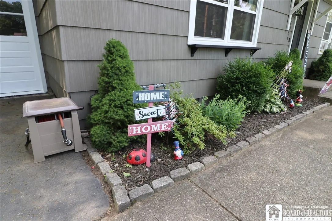 6554 Sherwood Lane, Boston, New York 14025, Boston, New York 14025, 3 Bedrooms Bedrooms, 6 Rooms Rooms,1 BathroomBathrooms,Residential,For Sale,6554 Sherwood Lane, Boston, New York 14025,R1622498