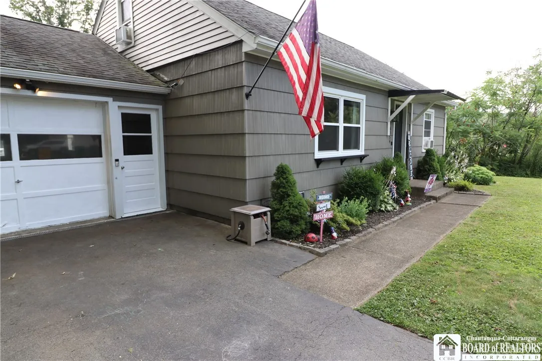 6554 Sherwood Lane, Boston, New York 14025, Boston, New York 14025, 3 Bedrooms Bedrooms, 6 Rooms Rooms,1 BathroomBathrooms,Residential,For Sale,6554 Sherwood Lane, Boston, New York 14025,R1622498