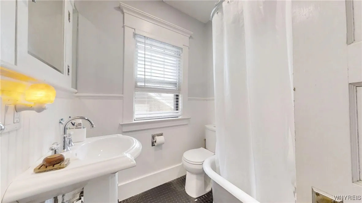 278 Washington Highway, Amherst, New York 14226, Amherst, New York 14226, 3 Bedrooms Bedrooms, 7 Rooms Rooms,1 BathroomBathrooms,Residential,For Sale,278 Washington Highway, Amherst, New York 14226,B1623238
