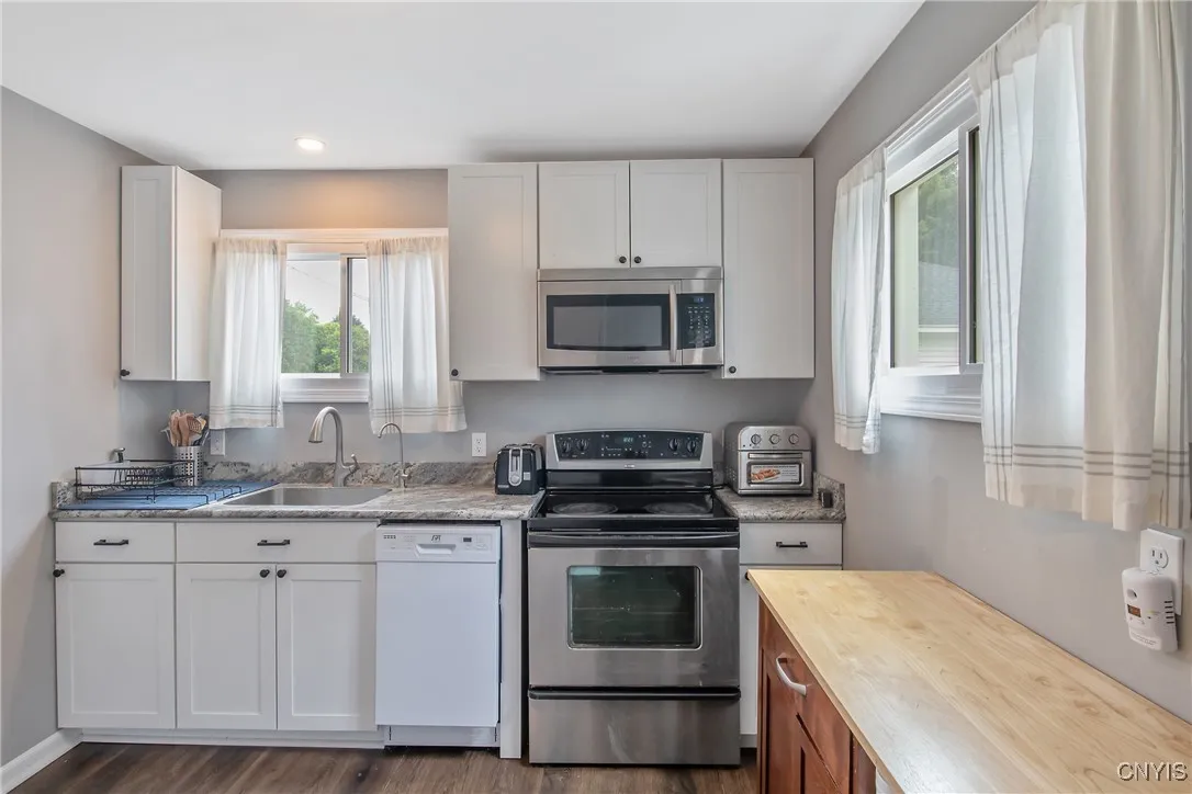 159 Merrell Road, Syracuse, New York 13219, Syracuse, New York 13219, 2 Bedrooms Bedrooms, 6 Rooms Rooms,1 BathroomBathrooms,Residential,For Sale,159 Merrell Road, Syracuse, New York 13219,S1622856