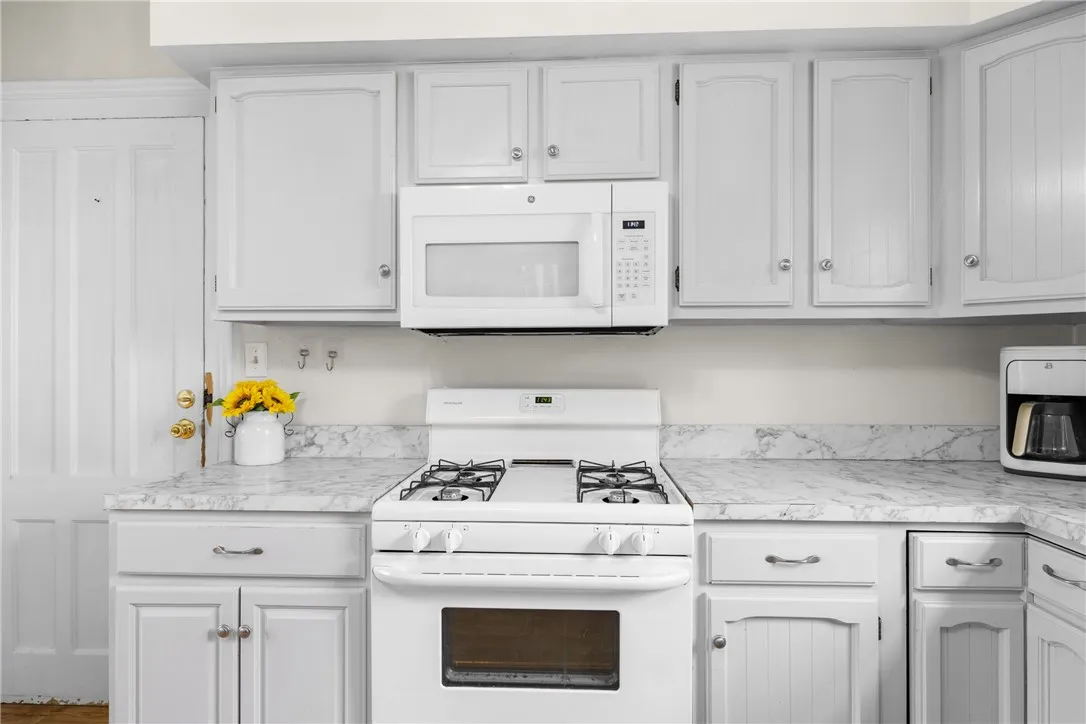 19 Troy Street, Seneca Falls, New York 13148, Seneca Falls, New York 13148, 3 Bedrooms Bedrooms, 7 Rooms Rooms,1 BathroomBathrooms,Residential,For Sale,19 Troy Street, Seneca Falls, New York 13148,R1622627