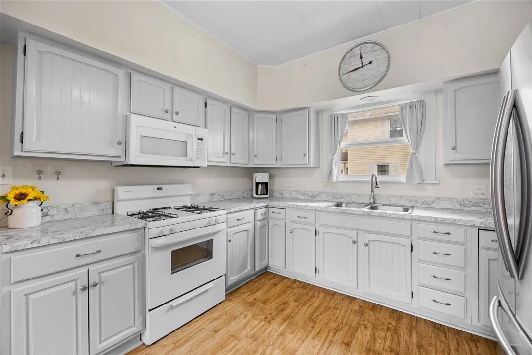 19 Troy Street, Seneca Falls, New York 13148, Seneca Falls, New York 13148, 3 Bedrooms Bedrooms, 7 Rooms Rooms,1 BathroomBathrooms,Residential,For Sale,19 Troy Street, Seneca Falls, New York 13148,R1622627