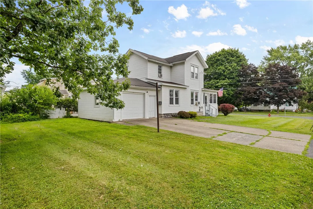 19 Troy Street, Seneca Falls, New York 13148, Seneca Falls, New York 13148, 3 Bedrooms Bedrooms, 7 Rooms Rooms,1 BathroomBathrooms,Residential,For Sale,19 Troy Street, Seneca Falls, New York 13148,R1622627