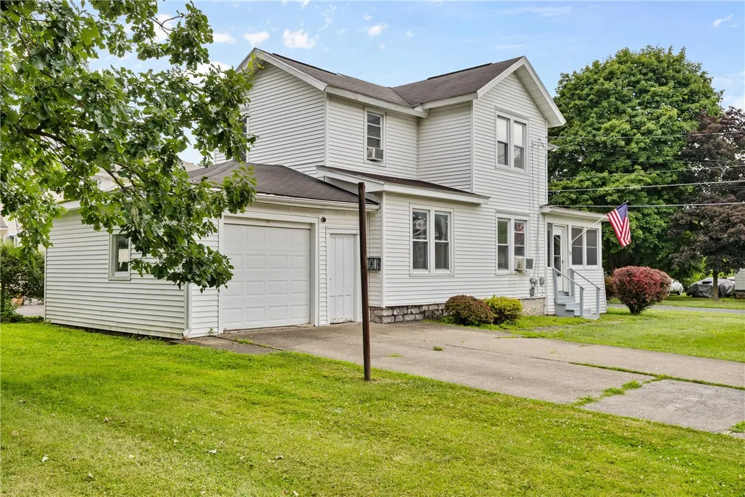 19 Troy Street, Seneca Falls, New York 13148, Seneca Falls, New York 13148, 3 Bedrooms Bedrooms, 7 Rooms Rooms,1 BathroomBathrooms,Residential,For Sale,19 Troy Street, Seneca Falls, New York 13148,R1622627