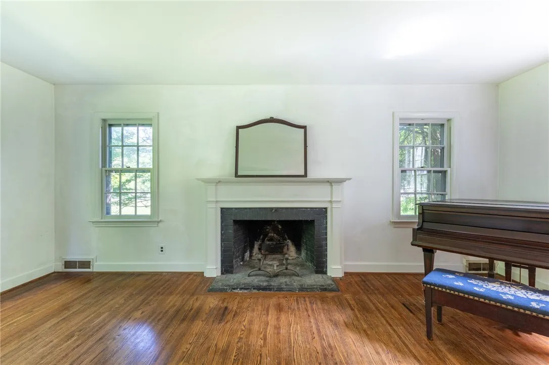 222 Long Meadow Circle, Pittsford, New York 14534, Pittsford, New York 14534, 3 Bedrooms Bedrooms, 8 Rooms Rooms,1 BathroomBathrooms,Residential,For Sale,222 Long Meadow Circle, Pittsford, New York 14534,R1622870