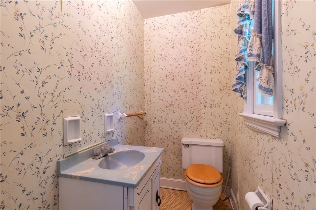 222 Long Meadow Circle, Pittsford, New York 14534, Pittsford, New York 14534, 3 Bedrooms Bedrooms, 8 Rooms Rooms,1 BathroomBathrooms,Residential,For Sale,222 Long Meadow Circle, Pittsford, New York 14534,R1622870