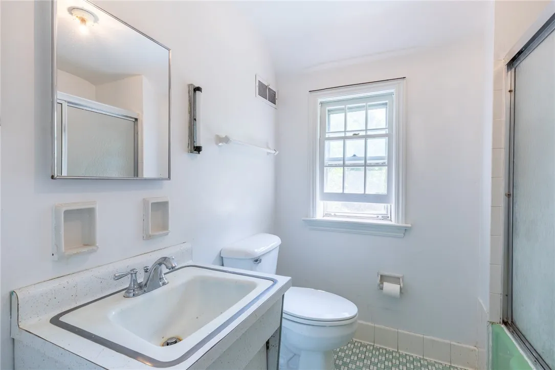 222 Long Meadow Circle, Pittsford, New York 14534, Pittsford, New York 14534, 3 Bedrooms Bedrooms, 8 Rooms Rooms,1 BathroomBathrooms,Residential,For Sale,222 Long Meadow Circle, Pittsford, New York 14534,R1622870