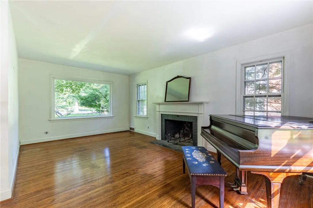 222 Long Meadow Circle, Pittsford, New York 14534, Pittsford, New York 14534, 3 Bedrooms Bedrooms, 8 Rooms Rooms,1 BathroomBathrooms,Residential,For Sale,222 Long Meadow Circle, Pittsford, New York 14534,R1622870