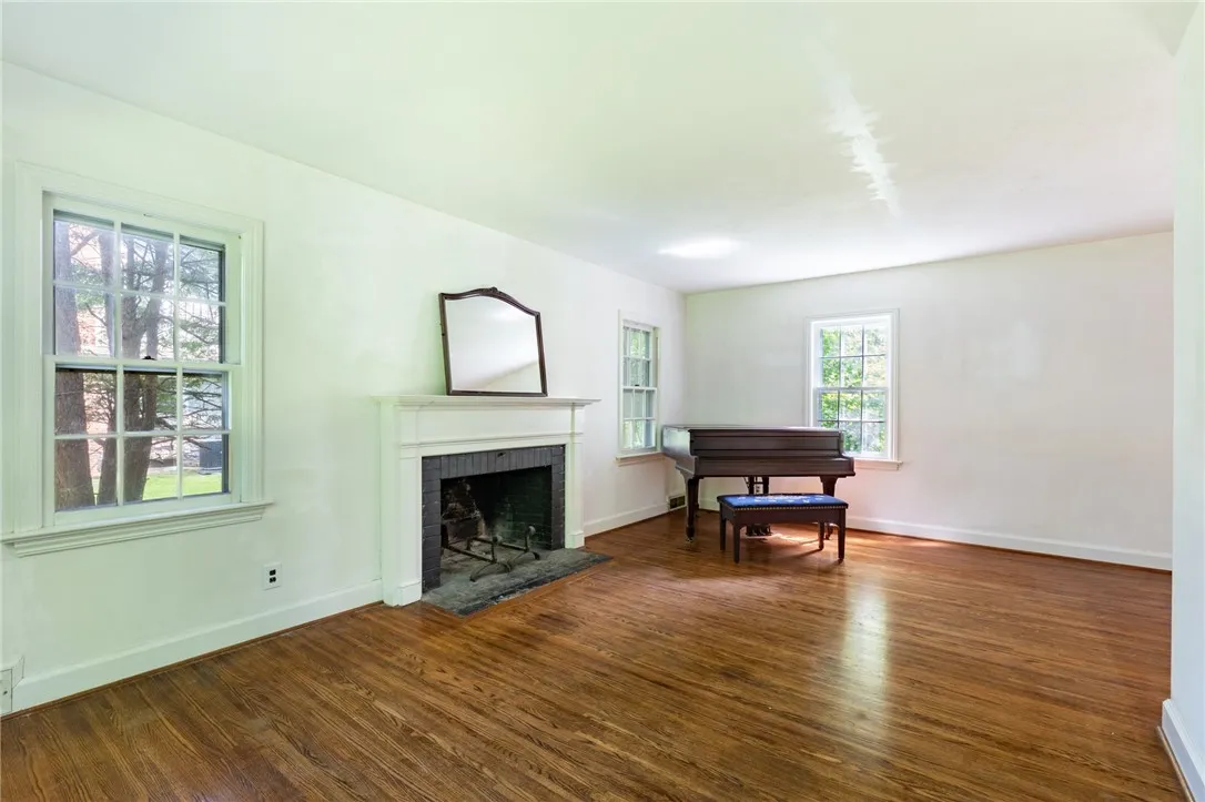 222 Long Meadow Circle, Pittsford, New York 14534, Pittsford, New York 14534, 3 Bedrooms Bedrooms, 8 Rooms Rooms,1 BathroomBathrooms,Residential,For Sale,222 Long Meadow Circle, Pittsford, New York 14534,R1622870