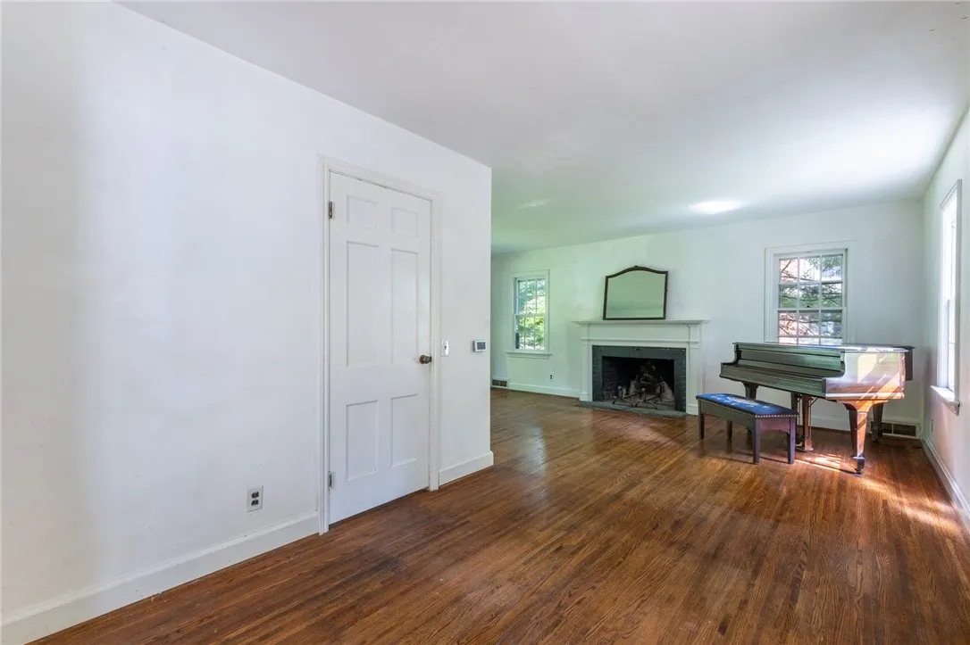 222 Long Meadow Circle, Pittsford, New York 14534, Pittsford, New York 14534, 3 Bedrooms Bedrooms, 8 Rooms Rooms,1 BathroomBathrooms,Residential,For Sale,222 Long Meadow Circle, Pittsford, New York 14534,R1622870