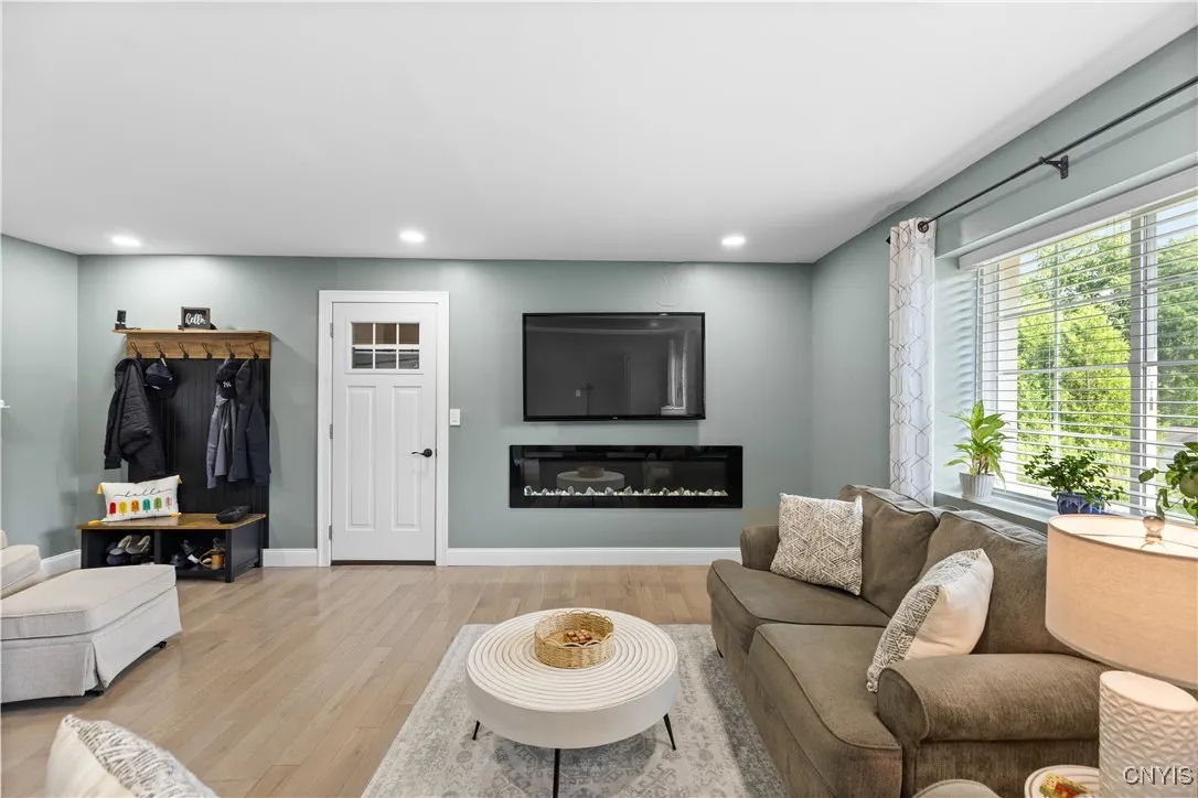 10030 Hillside, Marcy, New York 13403, Marcy, New York 13403, 3 Bedrooms Bedrooms, 7 Rooms Rooms,2 BathroomsBathrooms,Residential,For Sale,10030 Hillside, Marcy, New York 13403,S1621306