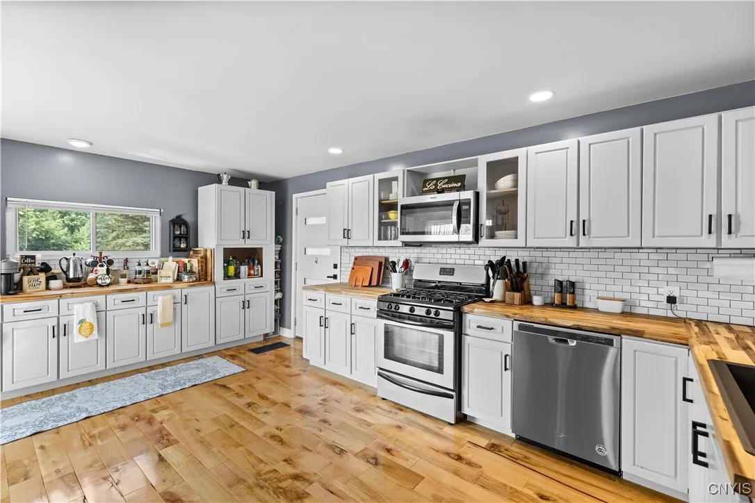 10030 Hillside, Marcy, New York 13403, Marcy, New York 13403, 3 Bedrooms Bedrooms, 7 Rooms Rooms,2 BathroomsBathrooms,Residential,For Sale,10030 Hillside, Marcy, New York 13403,S1621306