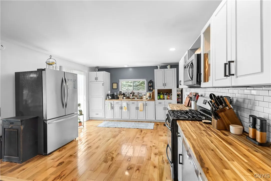 10030 Hillside, Marcy, New York 13403, Marcy, New York 13403, 3 Bedrooms Bedrooms, 7 Rooms Rooms,2 BathroomsBathrooms,Residential,For Sale,10030 Hillside, Marcy, New York 13403,S1621306