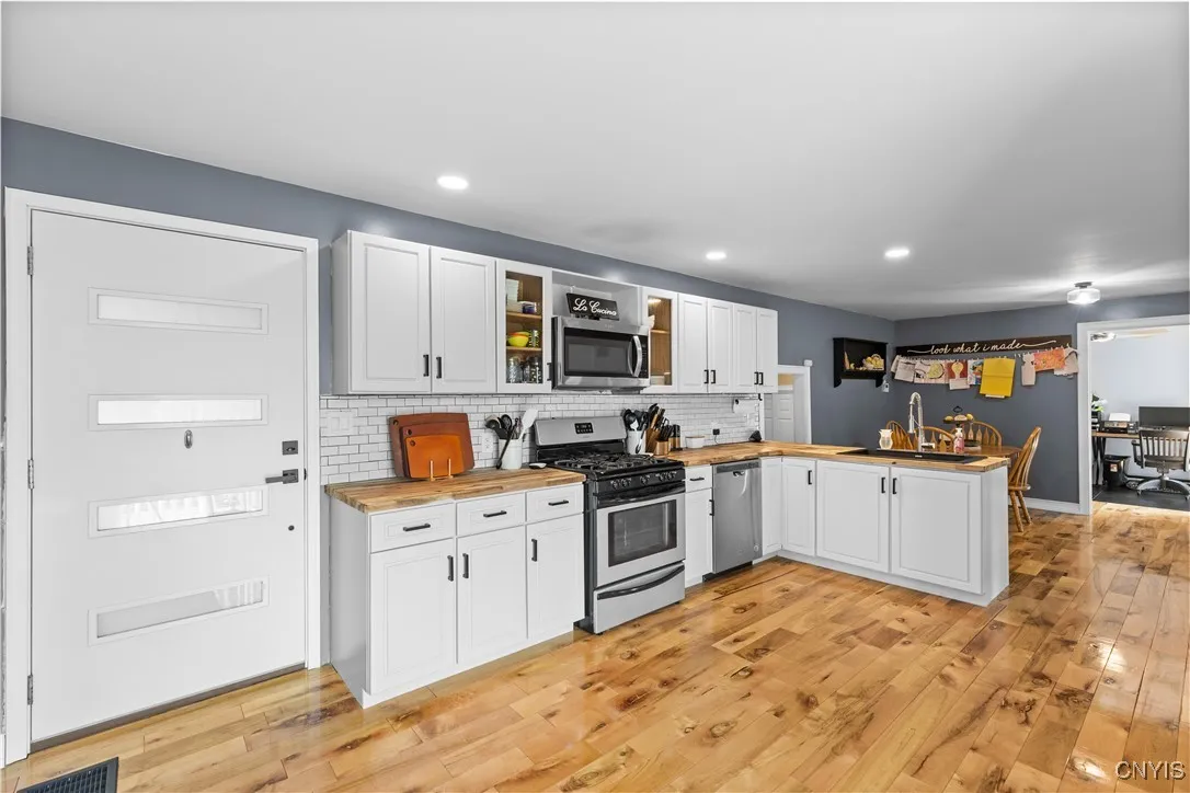 10030 Hillside, Marcy, New York 13403, Marcy, New York 13403, 3 Bedrooms Bedrooms, 7 Rooms Rooms,2 BathroomsBathrooms,Residential,For Sale,10030 Hillside, Marcy, New York 13403,S1621306