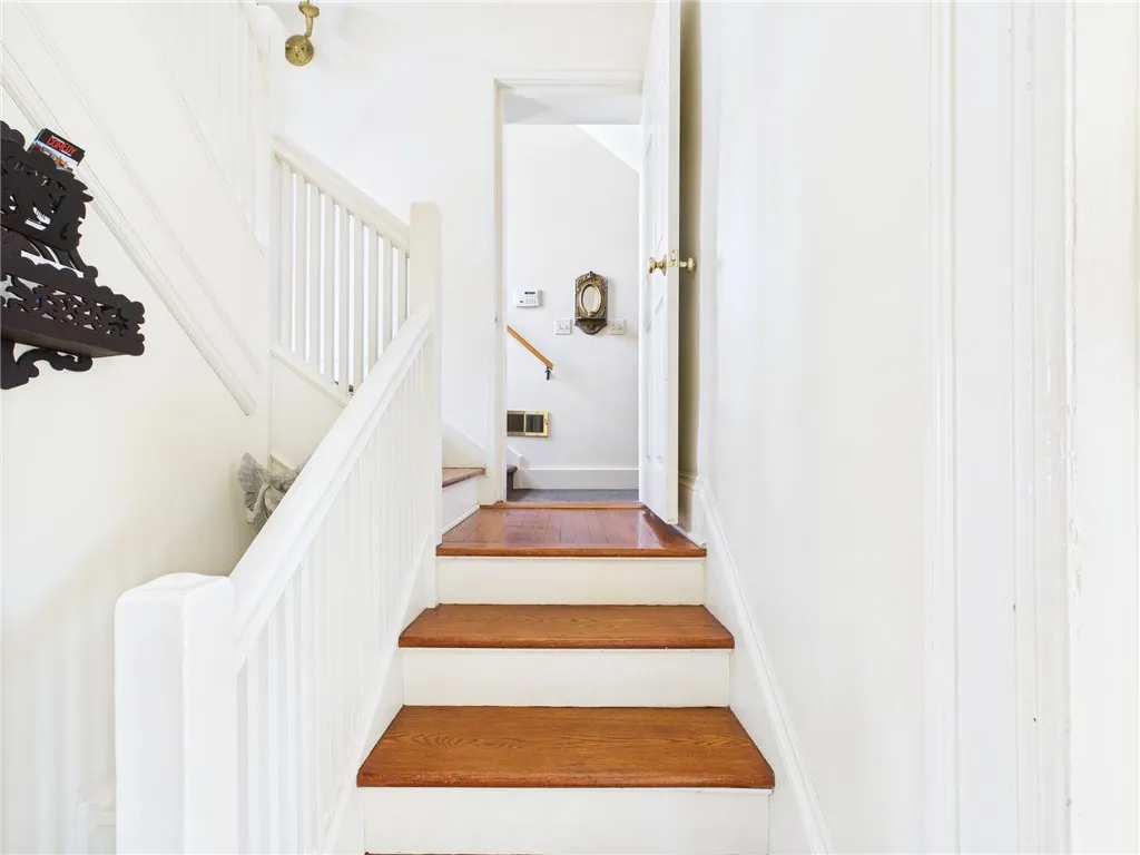 Center staircase