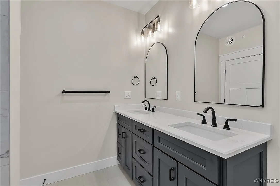 367 Connecticut Street 1, Buffalo, New York 14213, Buffalo, New York 14213, 2 Bedrooms Bedrooms, 10 Rooms Rooms,2 BathroomsBathrooms,Residential Lease,For Rent,367 Connecticut Street 1, Buffalo, New York 14213,B1622703