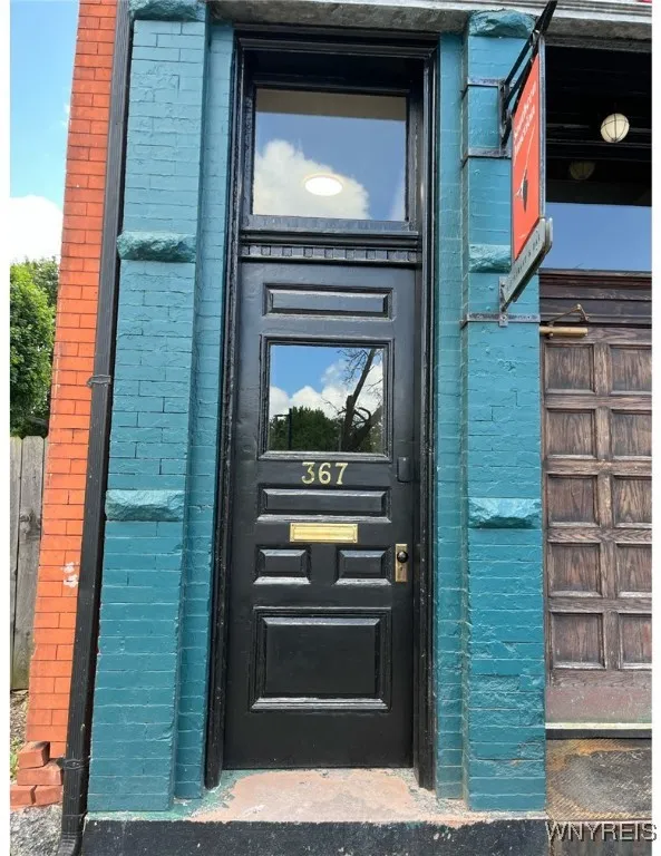 367 Connecticut Street 1, Buffalo, New York 14213, Buffalo, New York 14213, 2 Bedrooms Bedrooms, 10 Rooms Rooms,2 BathroomsBathrooms,Residential Lease,For Rent,367 Connecticut Street 1, Buffalo, New York 14213,B1622703