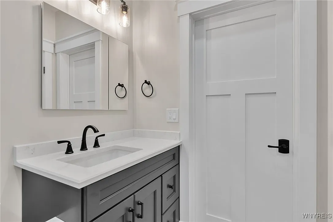 367 Connecticut Street 1, Buffalo, New York 14213, Buffalo, New York 14213, 2 Bedrooms Bedrooms, 10 Rooms Rooms,2 BathroomsBathrooms,Residential Lease,For Rent,367 Connecticut Street 1, Buffalo, New York 14213,B1622703